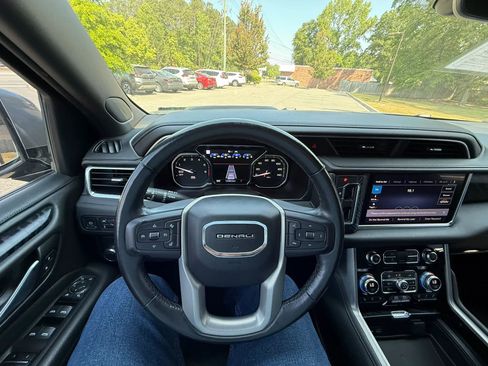 Used 2021 GMC Yukon Denali w/ Denali Premium Package RWD image 24