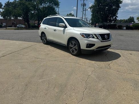 Used 2018 Nissan Pathfinder Platinum AWD/4WD image 5