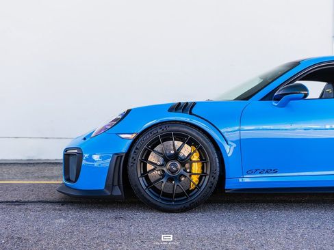 Used 2018 Porsche 911 GT2 RS image 3