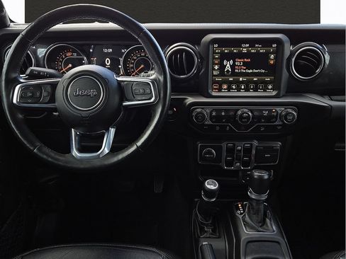 Used 2020 Jeep Wrangler Unlimited Sahara AWD/4WD image 18