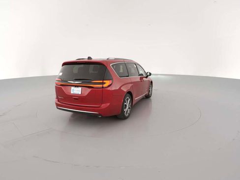 New 2026 Chrysler Pacifica Pinnacle image 11