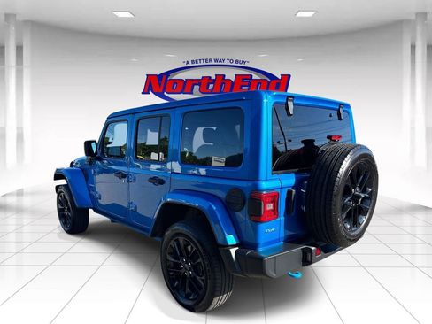 Used 2024 Jeep Wrangler Unlimited Sahara w/ Technology Group AWD/4WD image 5
