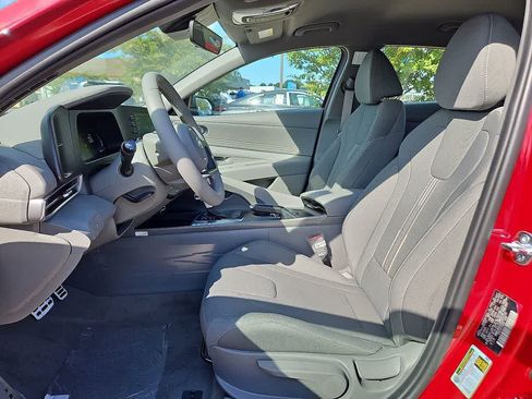 Certified 2025 Hyundai Elantra Sport FWD image 11