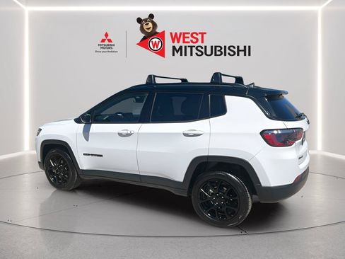 Used 2024 Jeep Compass Latitude w/ Convenience Group AWD/4WD image 3