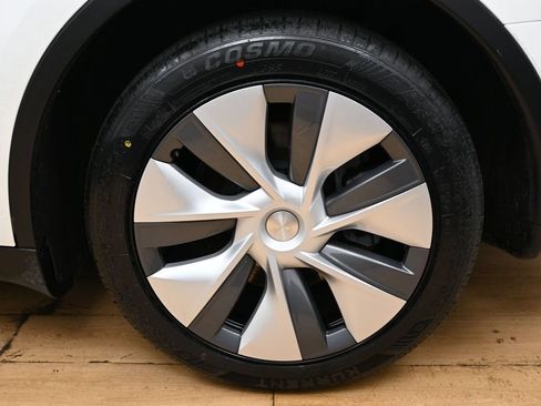 Used 2023 Tesla Model Y Long Range AWD/4WD image 11
