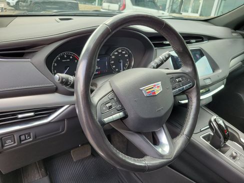 Used 2020 Cadillac XT4 Premium Luxury w/ Cold Weather Package FWD image 11