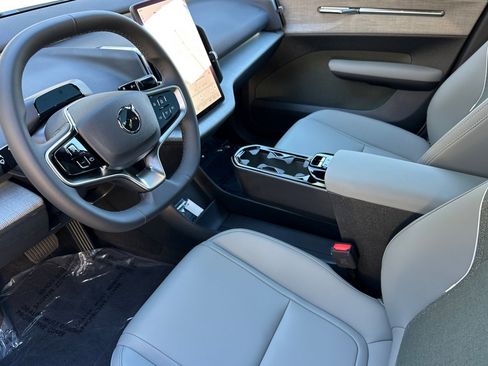 New 2026 Volvo EX30 Plus AWD/4WD image 8