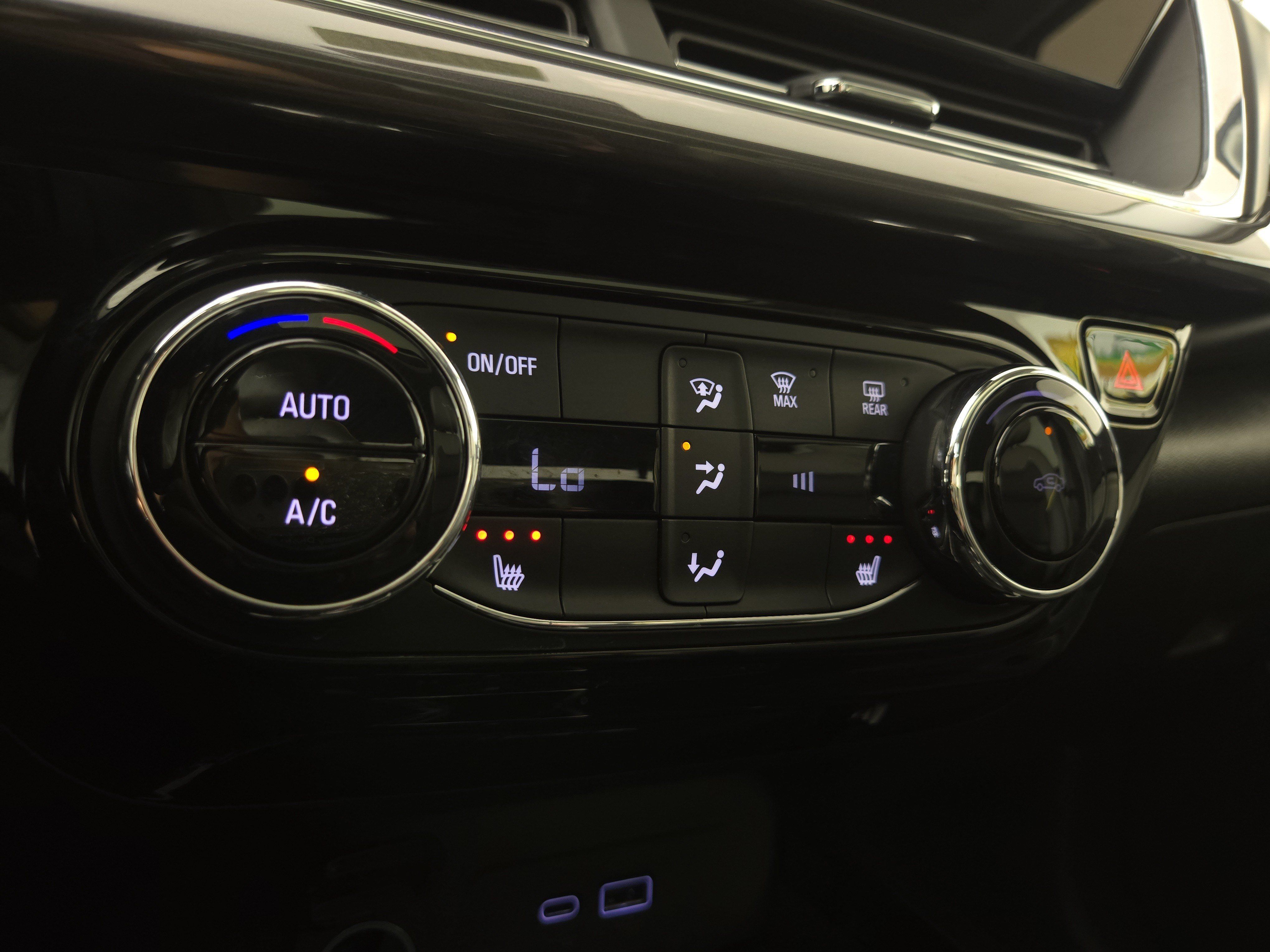 Used 2025 Chevrolet Trax ACTIV w/ Sunroof Package FWD image 27