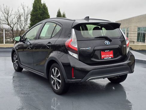 Used 2018 Toyota Prius C Two image 3