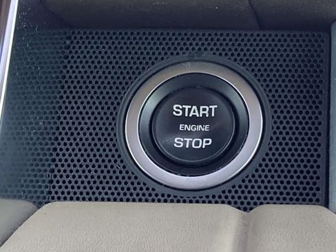 Used 2020 Land Rover Range Rover HSE image 17