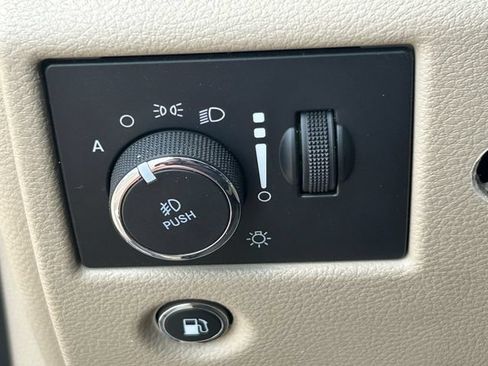 Used 2021 Jeep Grand Cherokee Laredo AWD/4WD image 24