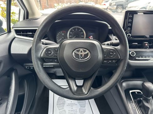 Used 2021 Toyota Corolla LE image 9