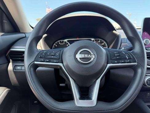 Used 2024 Nissan Altima 2.5 SV FWD image 20