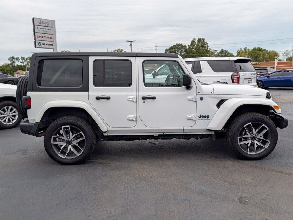 Used 2024 Jeep Wrangler Unlimited AWD/4WD image 12