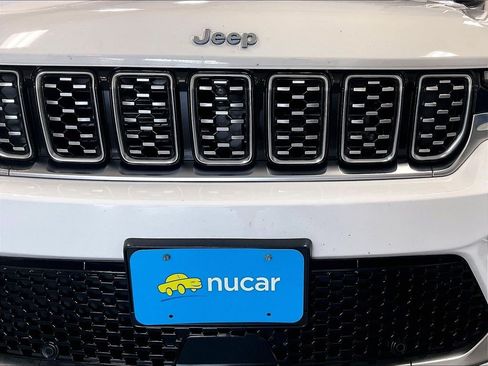 Used 2023 Jeep Grand Cherokee Summit AWD/4WD image 33
