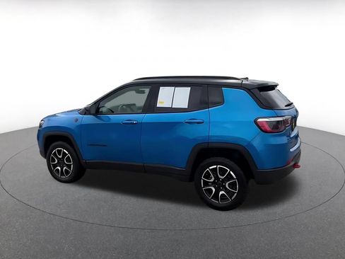 Used 2025 Jeep Compass Trailhawk AWD/4WD image 11