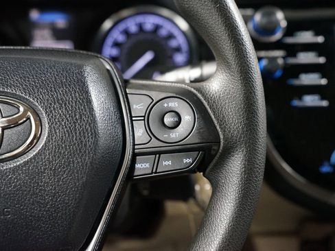 Used 2018 Toyota Camry LE image 13