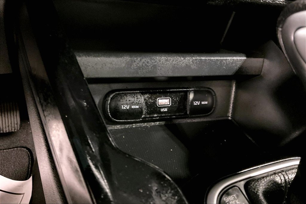 Used 2025 Kia Soul LX w/ LX Technology Package FWD image 30