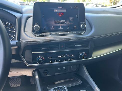 Used 2025 Nissan Rogue SV AWD/4WD image 17