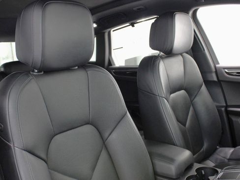 Used 2016 Porsche Macan S image 49