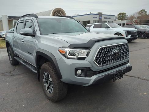 Used 2019 Toyota Tacoma TRD Off-Road w/ TRD Premium Off Road Package image 3
