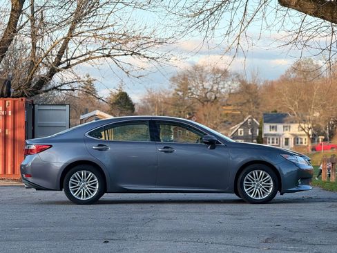 Used 2013 Lexus ES 350 w/ Luxury Pkg image 4