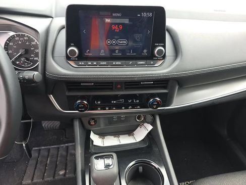 Used 2025 Nissan Rogue SV FWD image 19