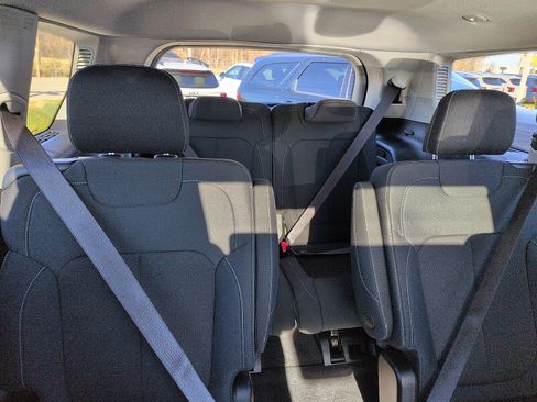 Used 2023 Jeep Grand Cherokee L Laredo image 8