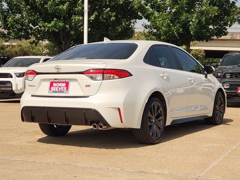 Used 2025 Toyota Corolla SE FWD image 3