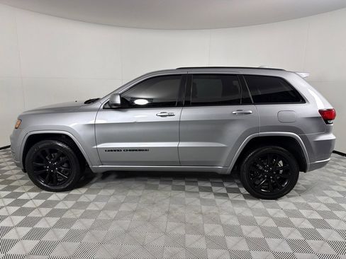 Used 2018 Jeep Grand Cherokee Altitude image 8