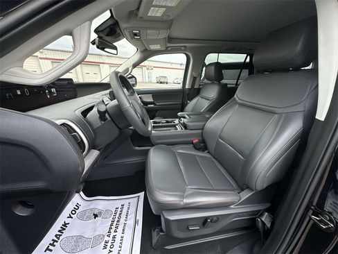 Used 2025 Ford Expedition Active image 11