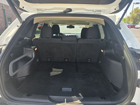 Used 2015 Jeep Cherokee Latitude w/ Comfort/Convenience Group AWD/4WD image 16