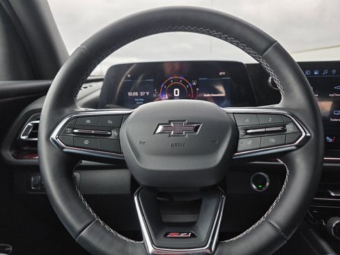 Used 2025 Chevrolet Traverse Z71 w/ Driver Confidence Package image 13