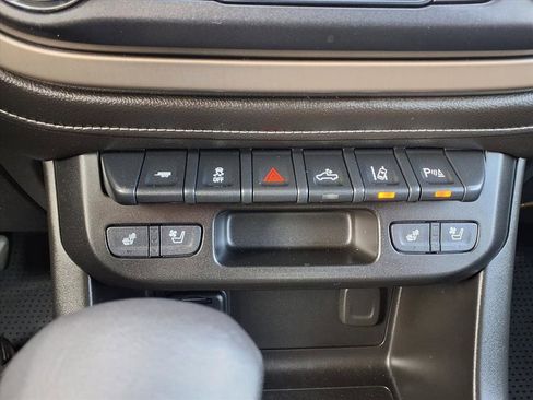 Certified 2022 GMC Canyon Denali image 16