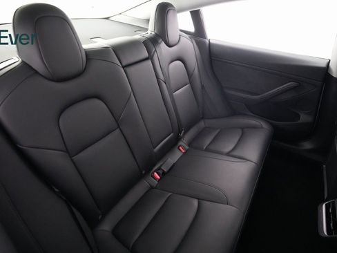 Used 2023 Tesla Model 3 Standard Range image 9