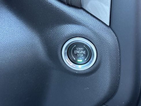 Used 2021 Chevrolet Silverado 1500 LT image 32