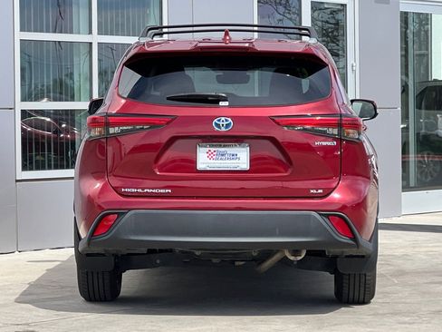 Used 2022 Toyota Highlander XLE image 5