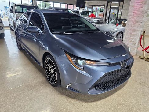Used 2021 Toyota Corolla LE FWD image 3
