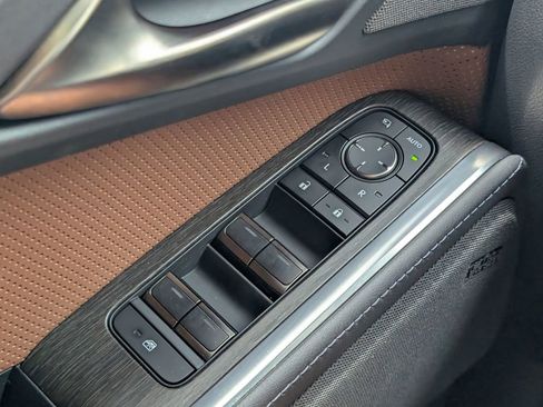 Used 2024 Lexus GX 550 w/ Accessory Package (31) AWD/4WD image 17