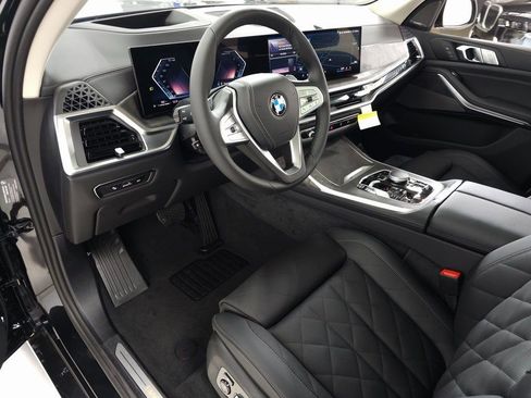 Used 2026 BMW X7 xDrive40i w/ Premium Package image 14