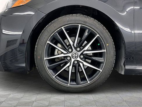 Used 2021 Toyota Camry SE image 9