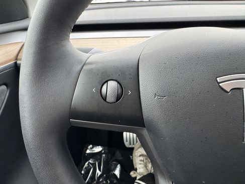 Used 2022 Tesla Model Y Performance image 37