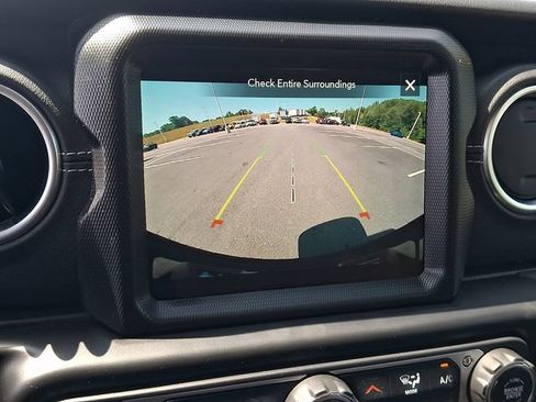 Used 2023 Jeep Wrangler Unlimited Sahara AWD/4WD image 18