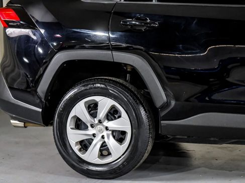 Used 2021 Toyota RAV4 LE FWD image 6