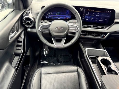 Used 2025 Chevrolet Equinox LT w/ Safety and Technology Package image 21