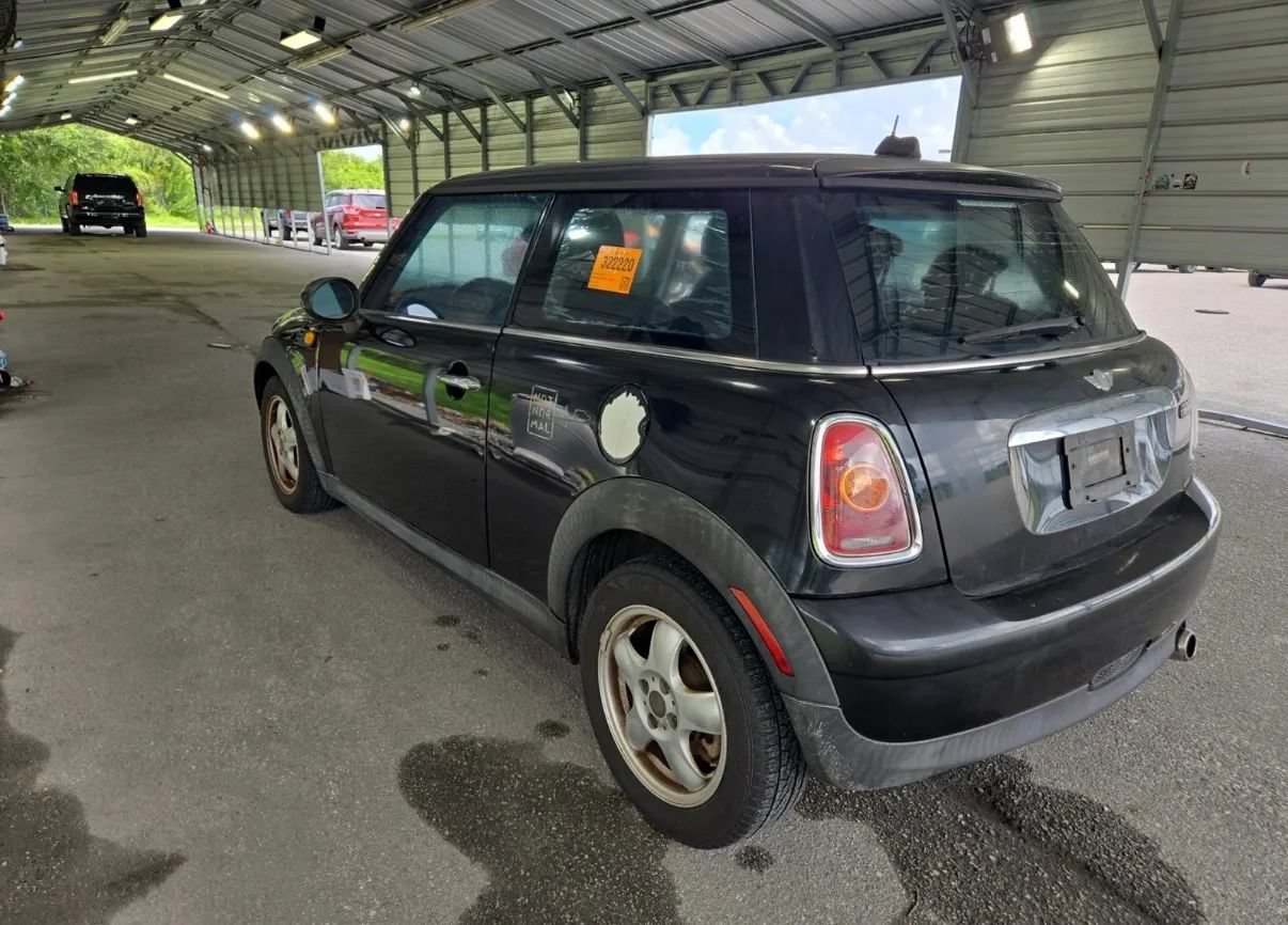 Used 2010 MINI Cooper Hardtop FWD image 2