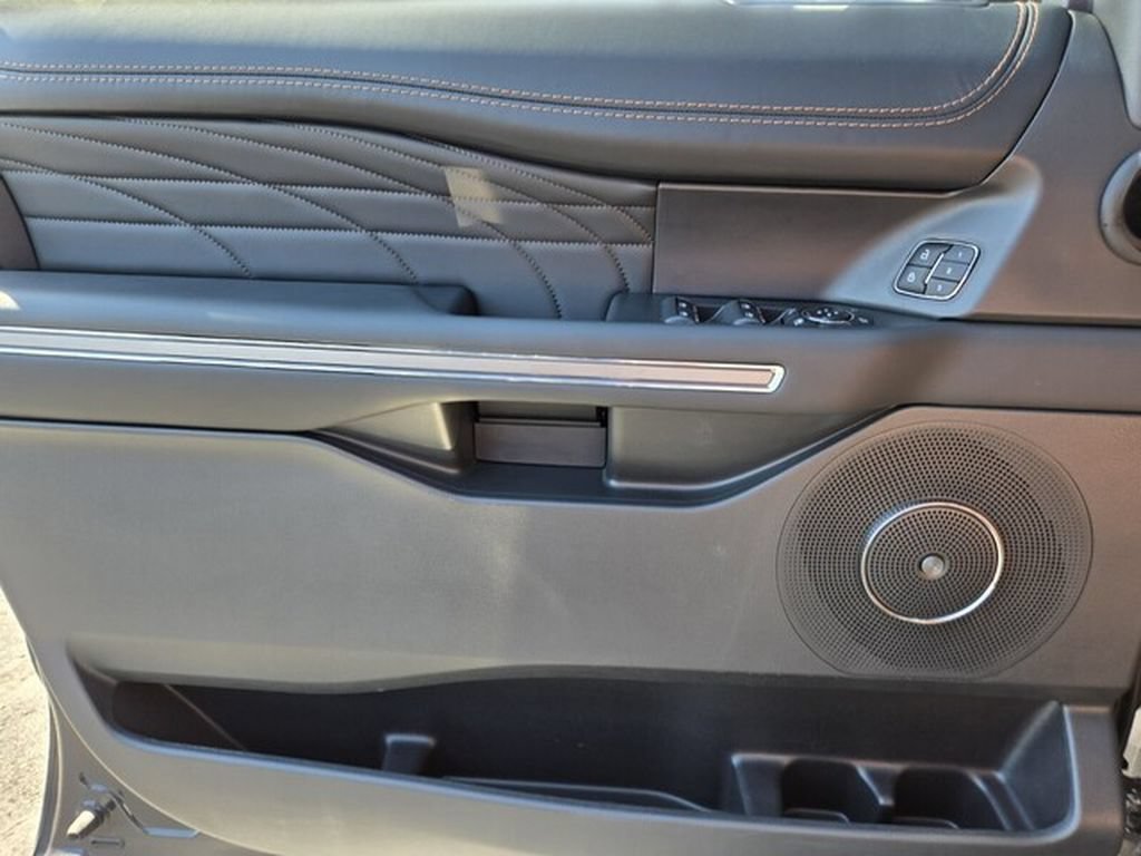 Certified 2024 Ford Expedition Platinum AWD/4WD image 36