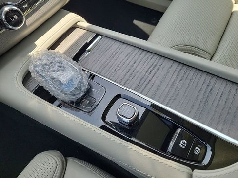 New 2024 Volvo XC90 T8 Ultimate w/ Protection Package Premier image 17