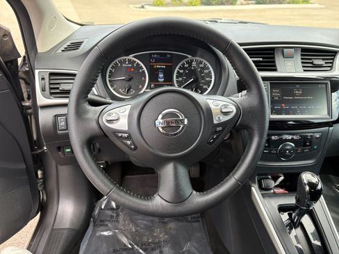 Used 2019 Nissan Sentra SV w/ Special Edition Package FWD image 9