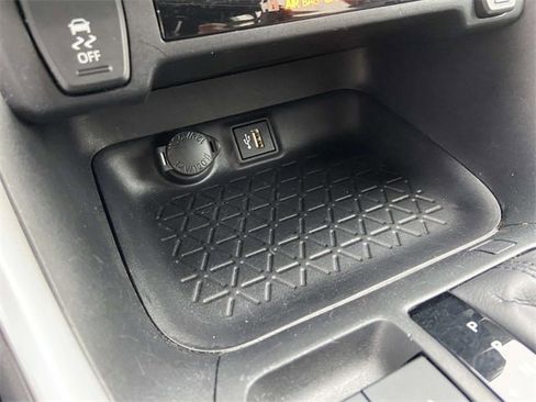 Used 2024 Toyota RAV4 XLE image 28